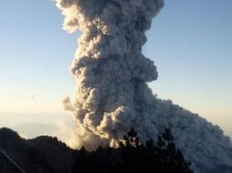 La explosión del coloso ubicado en los límites de Colima y Jalisco ocurre a las 07:49 horas. TWITTER / @PCJalisco