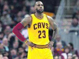 LeBron James. La estrella de los Cavaliers terminó con una cosecha de 24 puntos, pero no pudo evitar un nuevo descalabro de su equipo. AP /