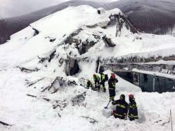 Bomberos dieron por terminados los trabajos en el hotel tras recuperar los últimos cadáveres. AP / Bomberos de Italia