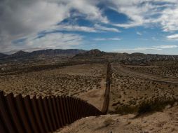 Señalan que la decisión de construir la valla amenaza la seguridad humana al afectar los derechos humanos de los migrantes. EFE / A. Bringas