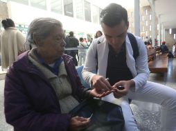 Esta actividad apoya al jubilado, pues evita que personas de edad avanzada  tengan que trasladarse a la institución. EL INFORMADOR / ARCHIVO