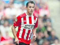 Andrés Guardado. Es con sus pies como demuestra en la cancha ser un líder. AP /