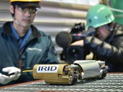 El vídeo captado por el robot mostraba una sustancia oscura debajo de una plataforma metálica. AFP / K. Nogi