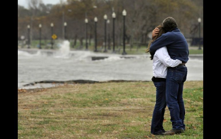 Mantener el dinero fuera del amor podría evitar muchas discusiones. AP / ARCHIVO