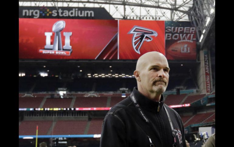 Dan Quinn, el entrenador de Atlanta, ha estudiado a fondo a los Patriotas. AFP / T. Warner