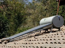 Los calentadores solares ayudan en el ahorro de gas, ya que calientan el agua con la energía proveniente del sol. EL INFORMADOR / ARCHIVO