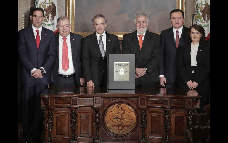 Agradecen el impulso de Miguel Ángel Mancera a la iniciativa para que la Ciudad de México tuviera su propia Constitución. SUN / ARCHIVO