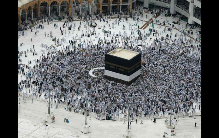 Según el Corán, la Kaaba fue construida por el profeta Abraham junto con su hijo Ismael y ha sufrido diversos derribos e incendios. TWITTER / @XHNews