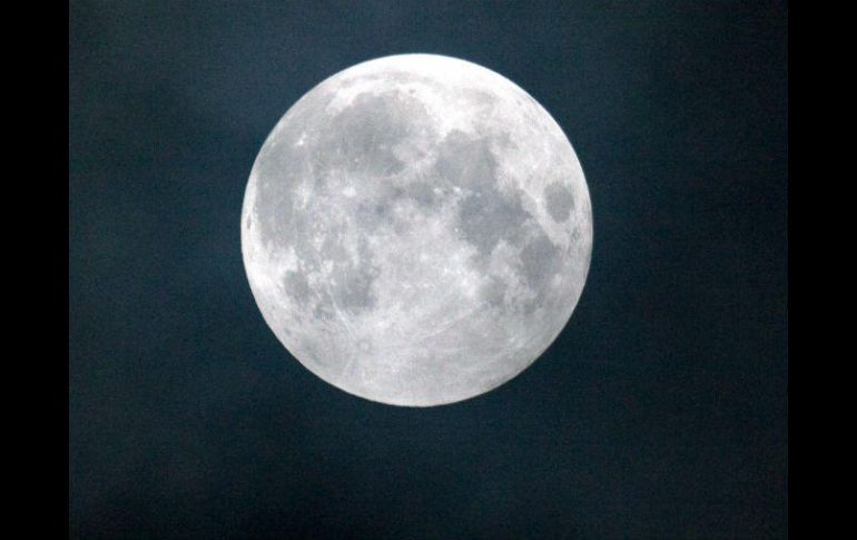 Al tratarse de un eclipse lunar el fenómeno no perjudicará de ninguna manera la salud o la vista de las personas. EFE / ARCHIVO