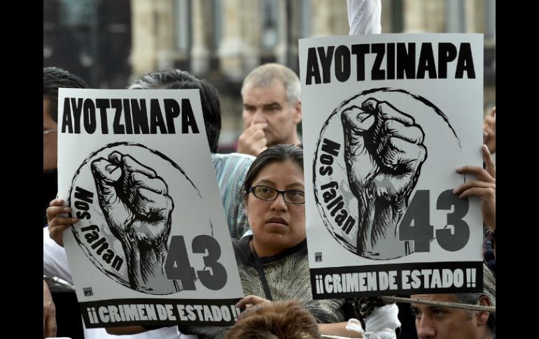 La última reunión de seguimiento que tuvieron los padres de los normalistas fue el 18 de agosto. AFP / ARCHIVO