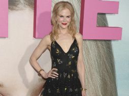 Nicole Kidman lució un vestido que dejó al descubierto sus delgados brazos y piernas. EFE / J. Morrison