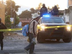 Zona de la Colonia Lindavista, en Tepic, resguardada por uniformados estatales tras la operación contra el cártel de los Beltrán Leyva. EFE /