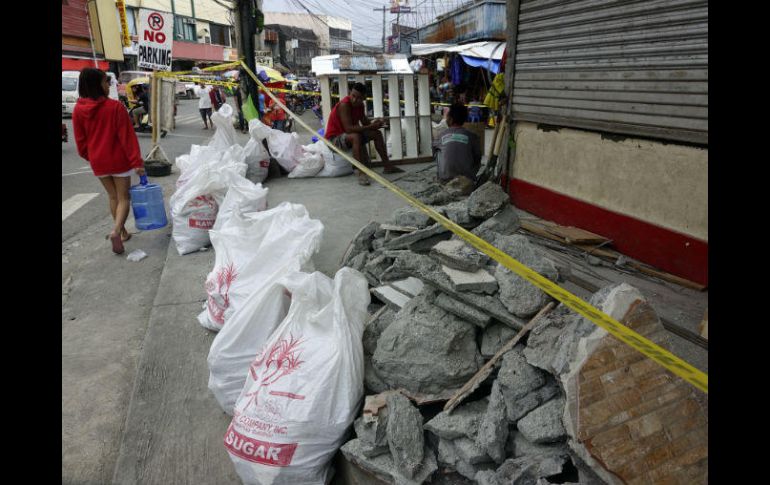 Las réplicas mantienen a los habitantes de la ciudad costera de Surigao, en alerta. EFE / C. Ebrano