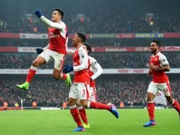 El Arsenal se lleva una victoria que los coloca temporalmente en tercera posición, con 50 puntos, a nueve del líder, el Chelsea. EFE / F. Arrizabalaga