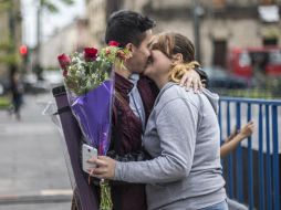 La mayoría de las parejas tienen la costumbre de dar diversos presentes, como flores, peluches y chocolates. EL INFORMADOR / ARCHIVO