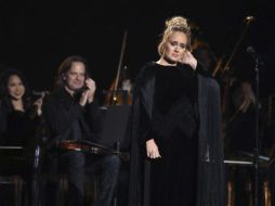 Adele pidió disculpas al público por haberse equivocado. AP / M. Sayles