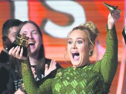 La dueña de la noche fue Adele al llevarse los premios principales. AFP /