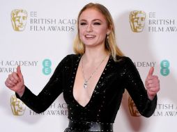 Sophie Turner habló sobre sus proyectos durante la alfombra roja de la entrega de los BAFTA. EFE / A. Rain