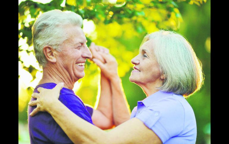 El 'amor otoñal' revela facetas y gustos más sinceros en la pareja. ESPECIAL /