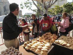 n total fueron repartidos 500 litros de chocolate y cinco mil picones en Plaza Guadalajara. EL INFORMADOR / F. Atilano