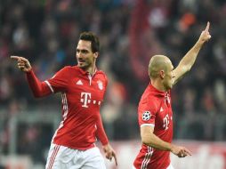 Robben (D) y Hummels (I) celebran la victoria. EFE / L. Preiss