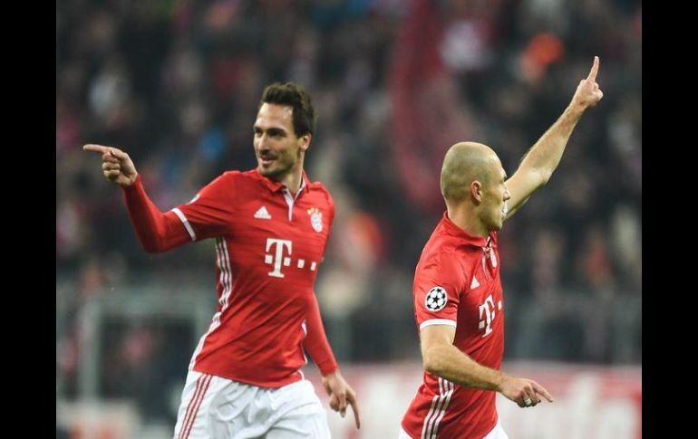 Robben (D) y Hummels (I) celebran la victoria. EFE / L. Preiss