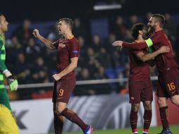 Dzeko celebra uno de sus tres tantos de la noche. AP / A. Saiz