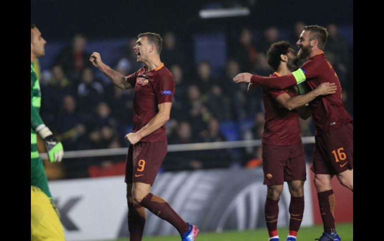 Dzeko celebra uno de sus tres tantos de la noche. AP / A. Saiz