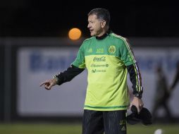 Osorio viajó este viernes a Madrid donde iniciará su gira para visitar a los nacionales que militan en el Viejo Continente. MEXSPORT / ARCHIVO