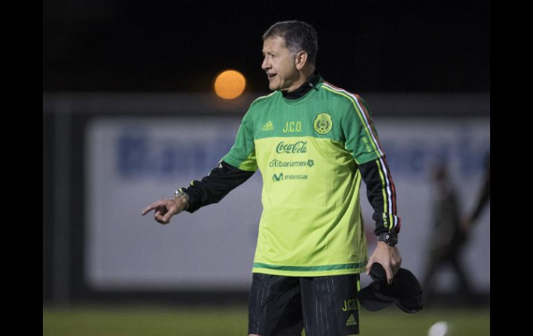 Osorio viajó este viernes a Madrid donde iniciará su gira para visitar a los nacionales que militan en el Viejo Continente. MEXSPORT / ARCHIVO