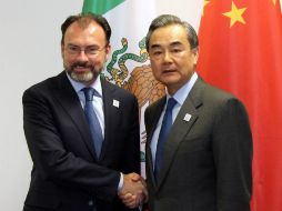 El encontrarse con el canciller de China, Wang Yi, destacaron las recientes inversiones de su país en México. NTX / ESPECIAL