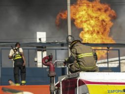 El miércoles pasado se presentó un incendio en una fábrica de pinturas localizada en la colonia Atlas de Guadalajara. EL INFORMADOR / ARCHIVO