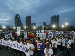 Los participantes agitaron pancartas y gritaron consignas en contra de las polémicas medidas antidrogas de Duterte. AP / B. Marquez