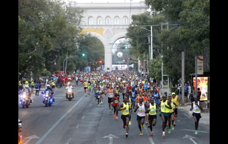 Se espera la participación de ocho mil corredores en el maratón que iniciará a las 07:00 horas. EL INFORMADOR / ARCHIVO