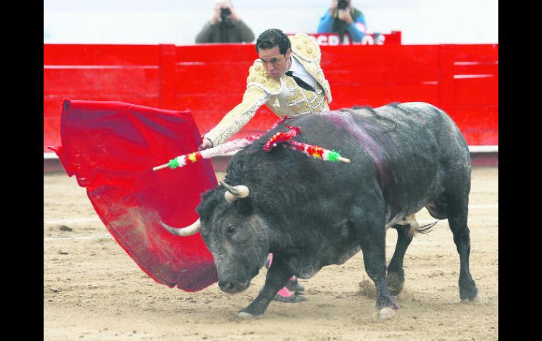 Alfredo Ríos 'El Conde' mostró voluntad, pero no corrió con suerte y se fue en blanco. EL INFORMADOR / R. Tamayo