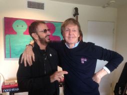 Mediante un tuit, acompañado de una foto, Starr dedicó unas palabras a su compañero McCartney. TWITTER / @ringostarrmusic