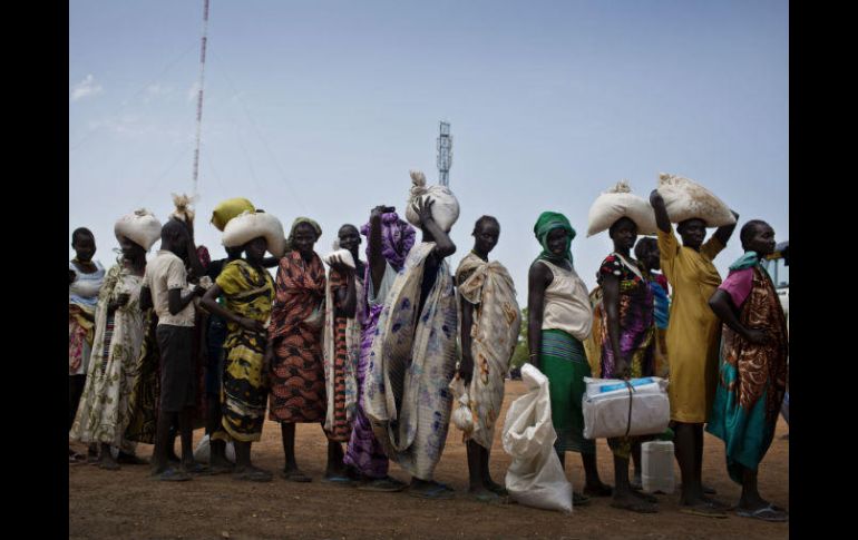 Unos 4.9 millones de personas, más del 40 % de la población sursudanesa, necesita urgentemente alimentos. AP / UNICEF