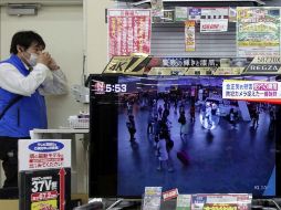 Ayer, una televisora japonesa difundió el video del supuesto asesinato del hermano mayor de Kim Jong-un. EFE / F. Robichon