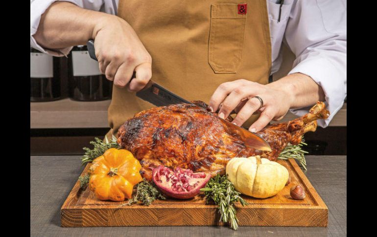 El pollo es uno de los alimentos a adicionar en la dieta; se recomienda consumirlo por las tardes. SUN / ARCHIVO