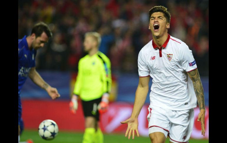 Joaquín Correa celebra el segundo tanto del Sevilla, al minuto 61. AFP / C. Quicler