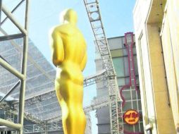 Todo listo. Los trabajadores dejan a punto el Teatro Dolby, sede del Oscar. NTX /