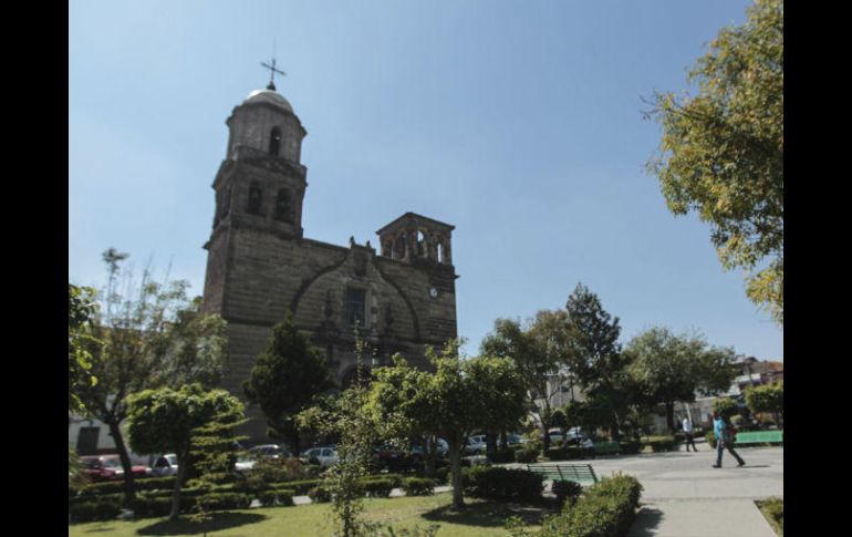 El estacionameinto se ubicaría debajo de la plaza, frente al templo. EL INFORMADOR / ARCHIVO