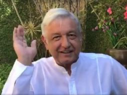 ''Vamos a limpiar de corrupción al gobierno, de arriba para abajo, como se limpian las escaleras'', sentencia. FACEBOOK / Andres Manuel Lopez Obrador