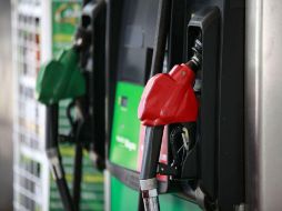 Los precios mínimos de los combustibles serán de 15.28 y 17.06 pesos para la Magna y Premium, respectivamente. NTX / ARCHIVO