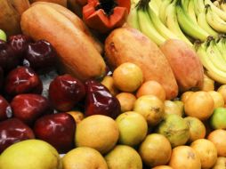 Un factor esencial para reforzar el sistema inmune es la alimentación, la cual debe ser rica en fibra, vitaminas y minerales. EL INFORMADOR / ARCHIVO