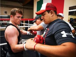 Álvarez cree que Chávez Jr. 'tuvo el apoyo de la televisión desde que empezaba'. TWITTER / @Canelo