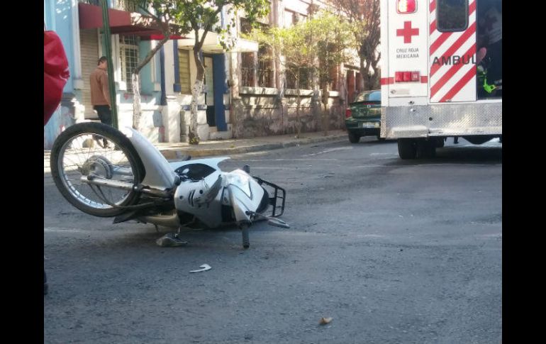 Testigos refieren que la motocicleta llevaba la preferencia de paso, sin embargo el Jetta se pasó el alto. ESPECIAL /