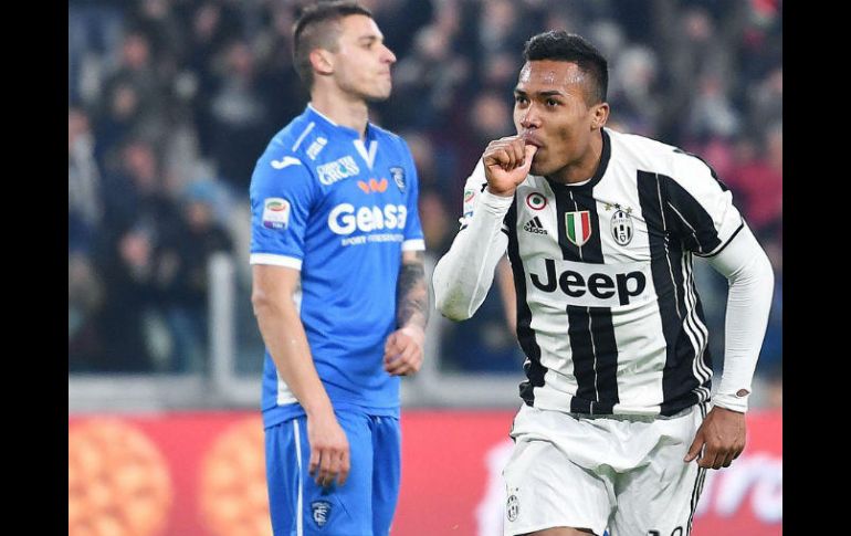 Alex Sandro celebra el segundo gol de la escuadra de Turín. AP / A. Di Marco