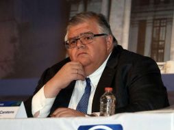 Carstens considera que la liberación del precio de las gasolinas es una buena medida para consolidar la fortaleza fiscal. SUN / ARCHIVO