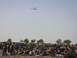 Miles de personas desesperadas llegan a Mogadiscio diariamente en busca de alimentos a causa de una prolongada sequía. AP / G. Fominyen